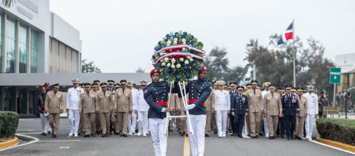 Reconocen pasados Ministros de Defensa y destacados militares en el Día de las Fuerzas Armadas 2