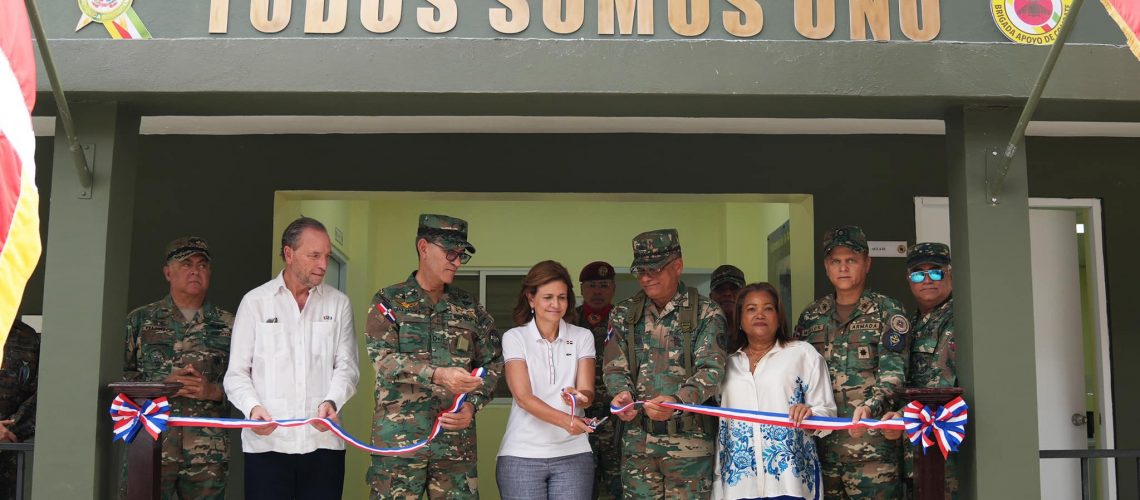 Vicepresidenta Raquel Peña encabeza inauguración nueva Escuela de Artillería y Blindados 4